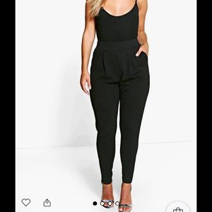 Never worn,lost tag. Boohoo Plus Pleat Front Pants in black size US 14.